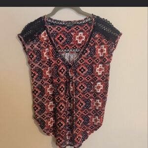 Lucky Brand (S) - Women's Vibrant Floral Patterned Top